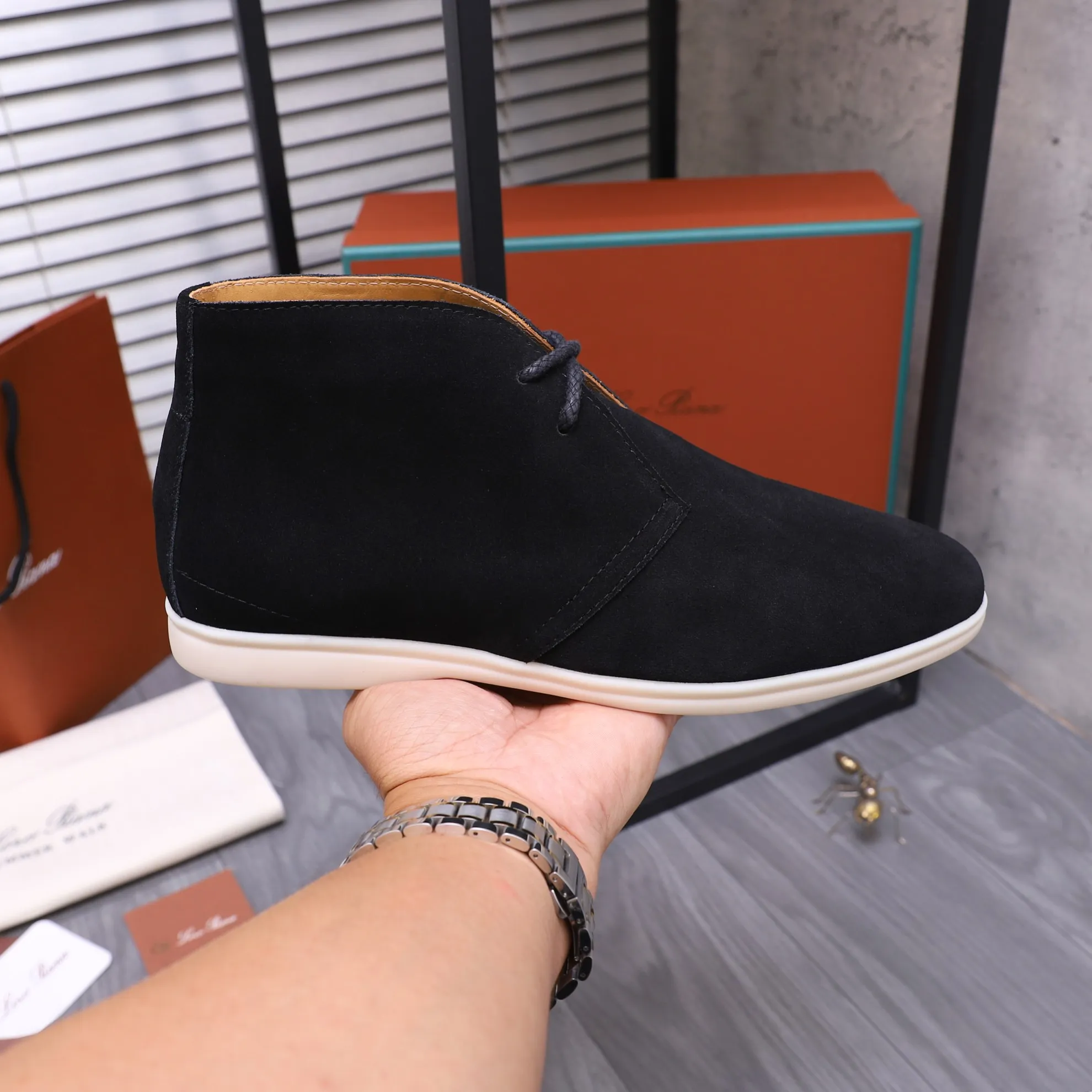 Men's shoes 💰442 Product trademark: Loro Men's shoes 💰iana "nuoyoupianran" high-top casual shoes Regular size: 38-45 (custom-made 45 non-returnable) Product materials: Selected frosted cowhide upper, cowhide lining, original outsole